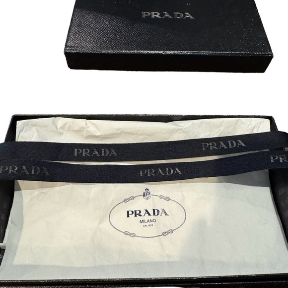 Prada Saffiano Leather Fiocco (bow flap) in RARE Violeta Purple 1M1132 - Picture 2 of 13